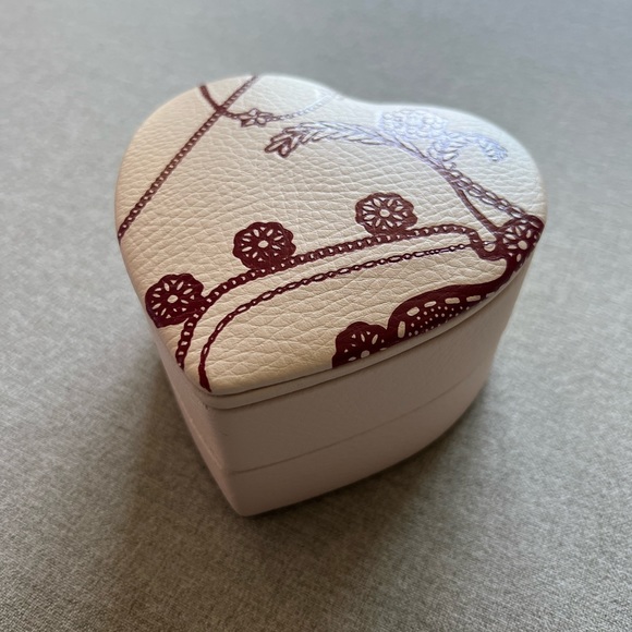 PANDORA Jewelry BOX-Heart shaped leather 4”x4.5” - Picture 3 of 4